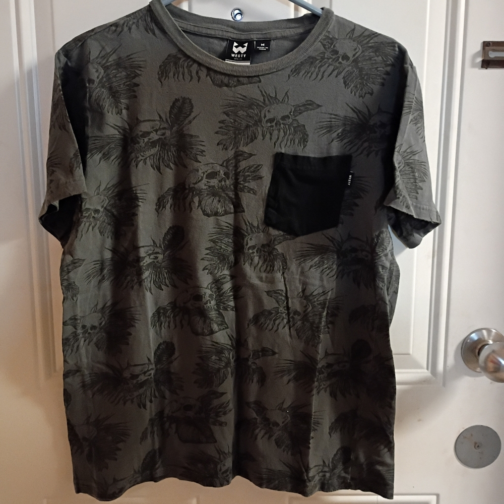 2/$10 Westy Size Medium Skull Palm Tree All Over Graphic Tee